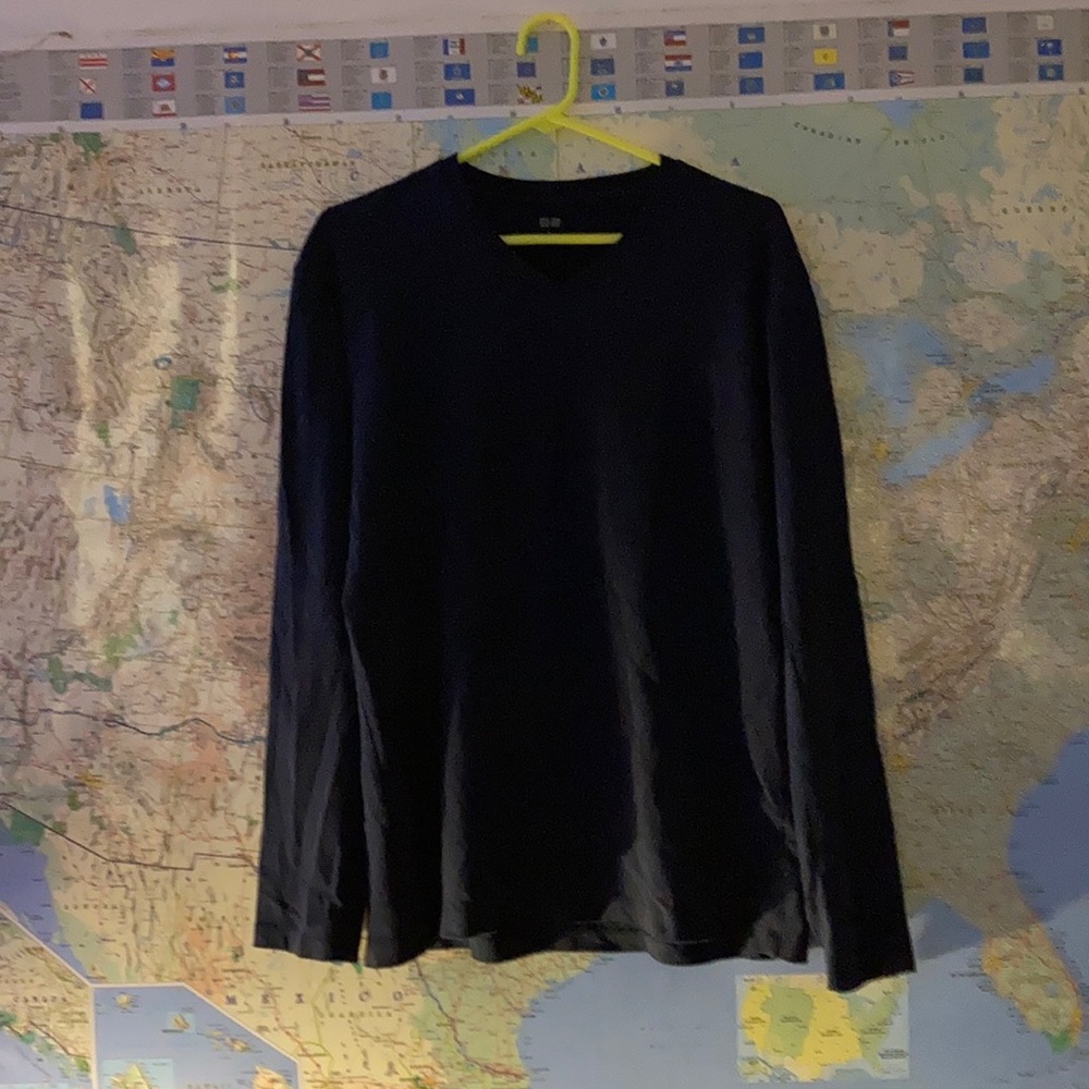 Uni Qlo V-neck